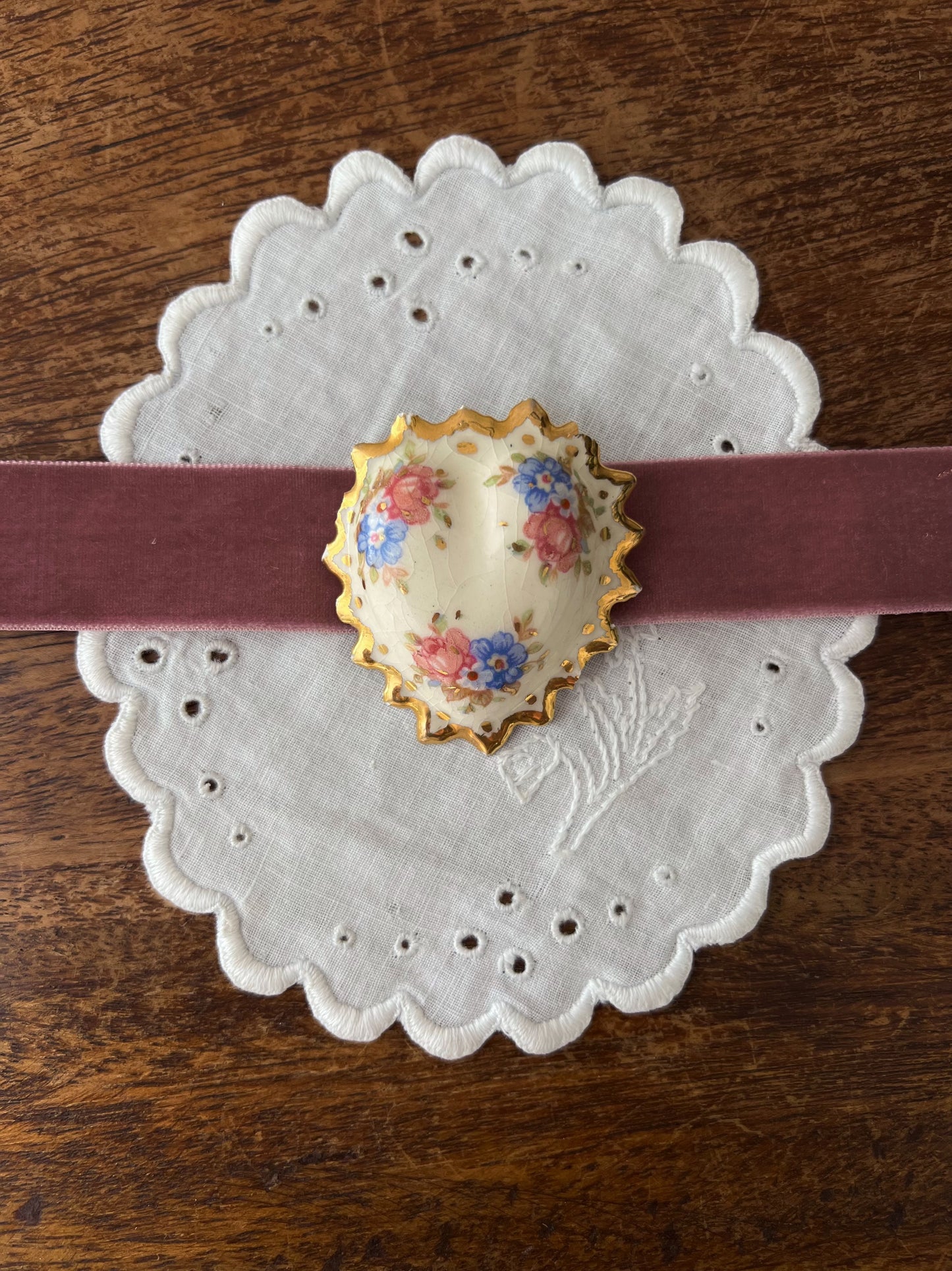 Floral porcelain choker