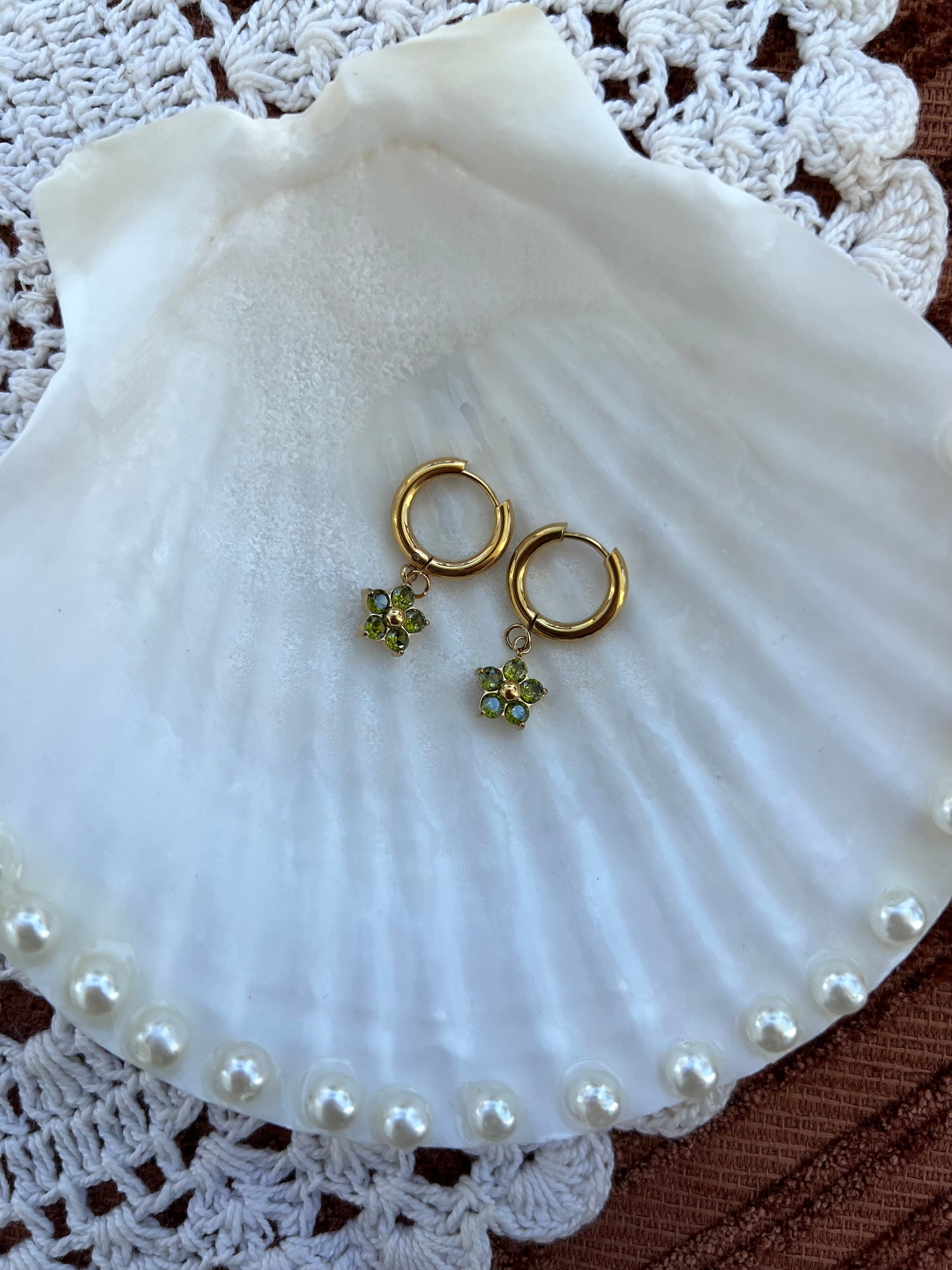 Gold earrings with green flower