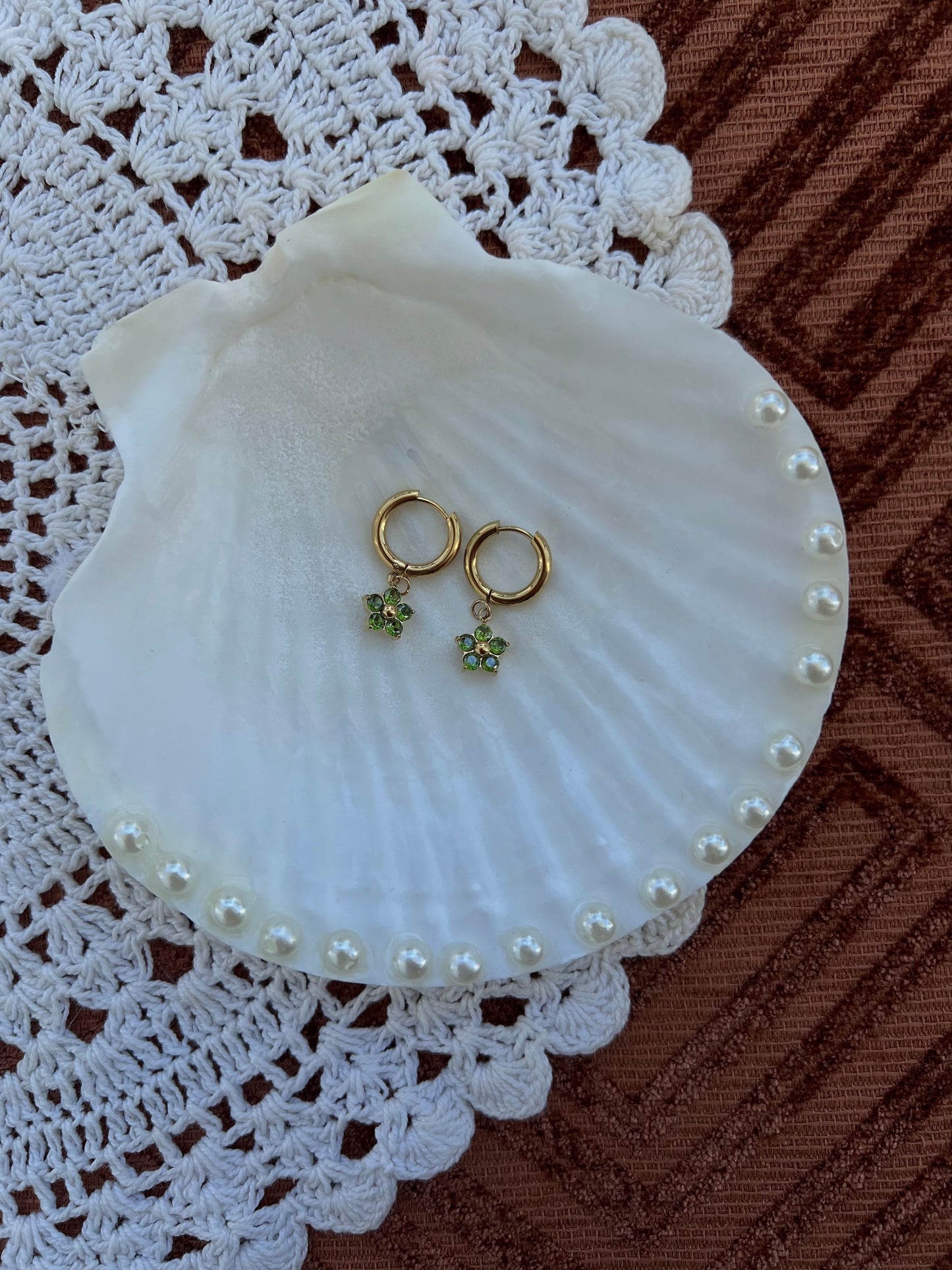 Gold earrings with green flower