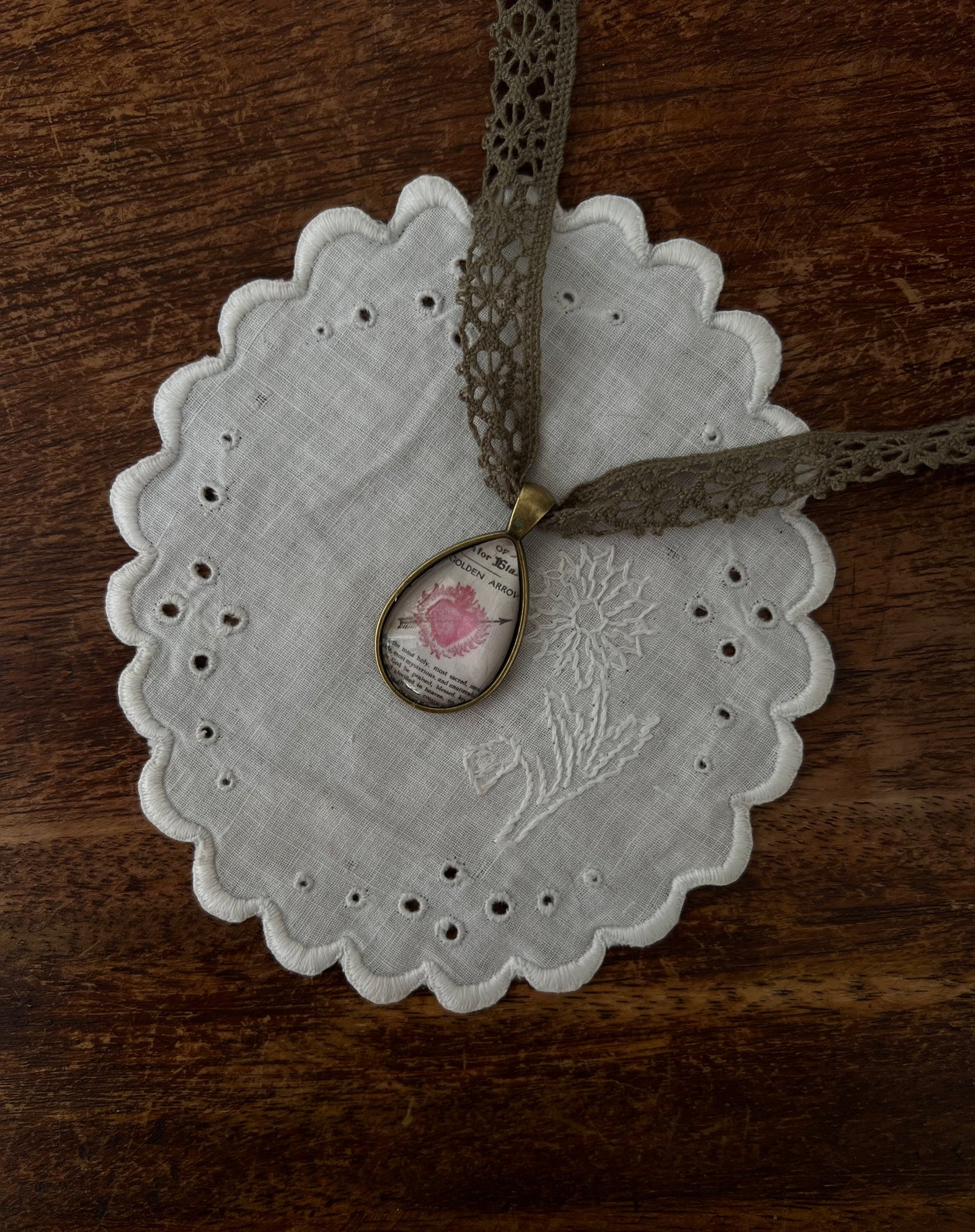 Golden arrow necklace