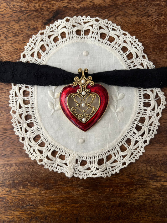 Amour Sacré Noir necklace