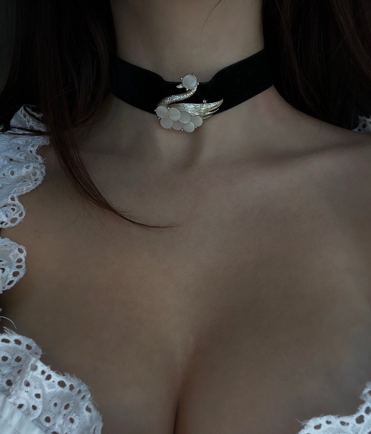 Mother of pearl Swan choker