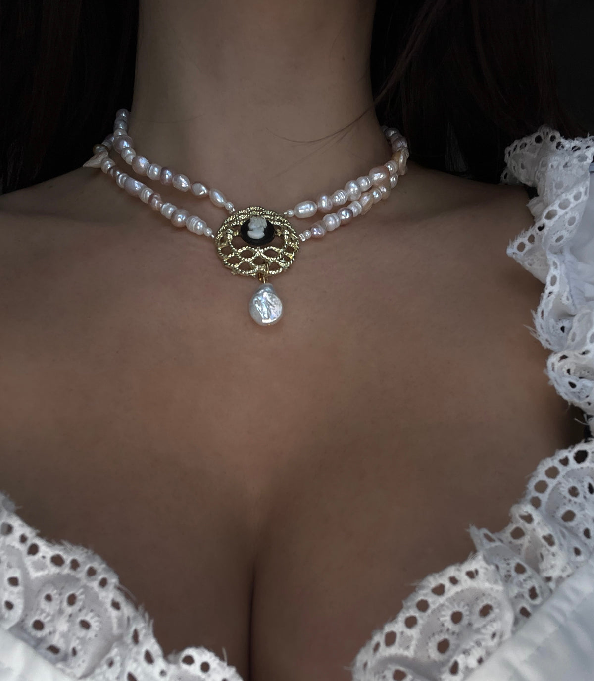 Cameo freshwater pearls choker