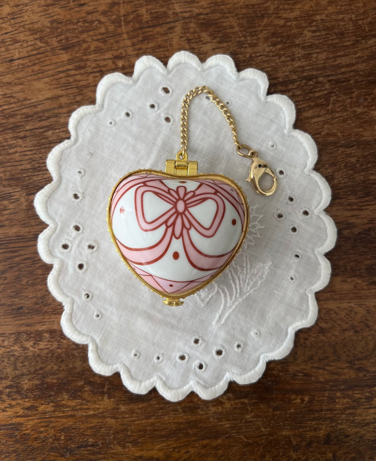 « True friends » locket heart