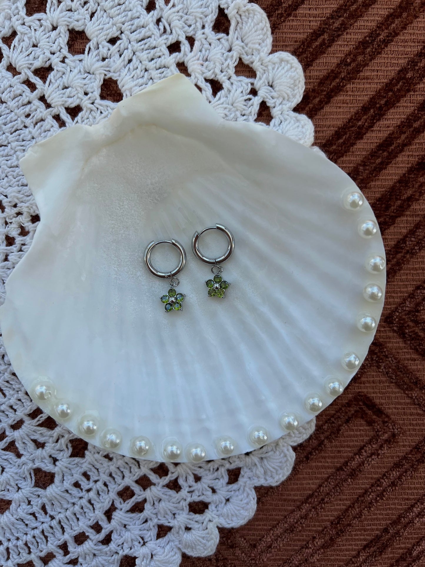 Silver earrings with green flower