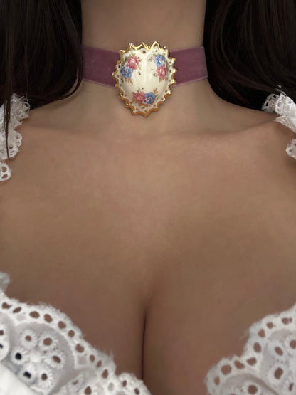 Floral porcelain choker