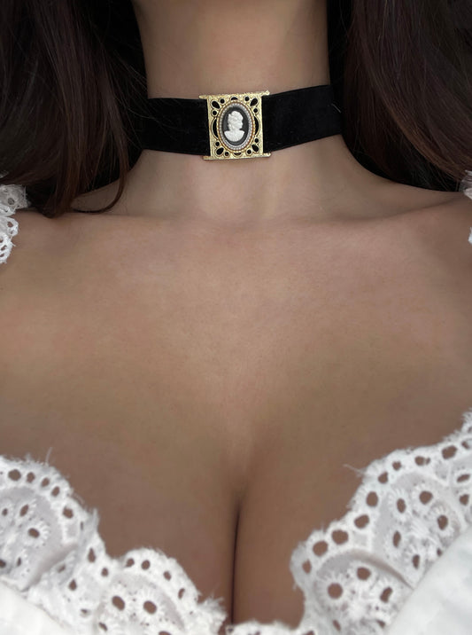 La Signora choker necklace