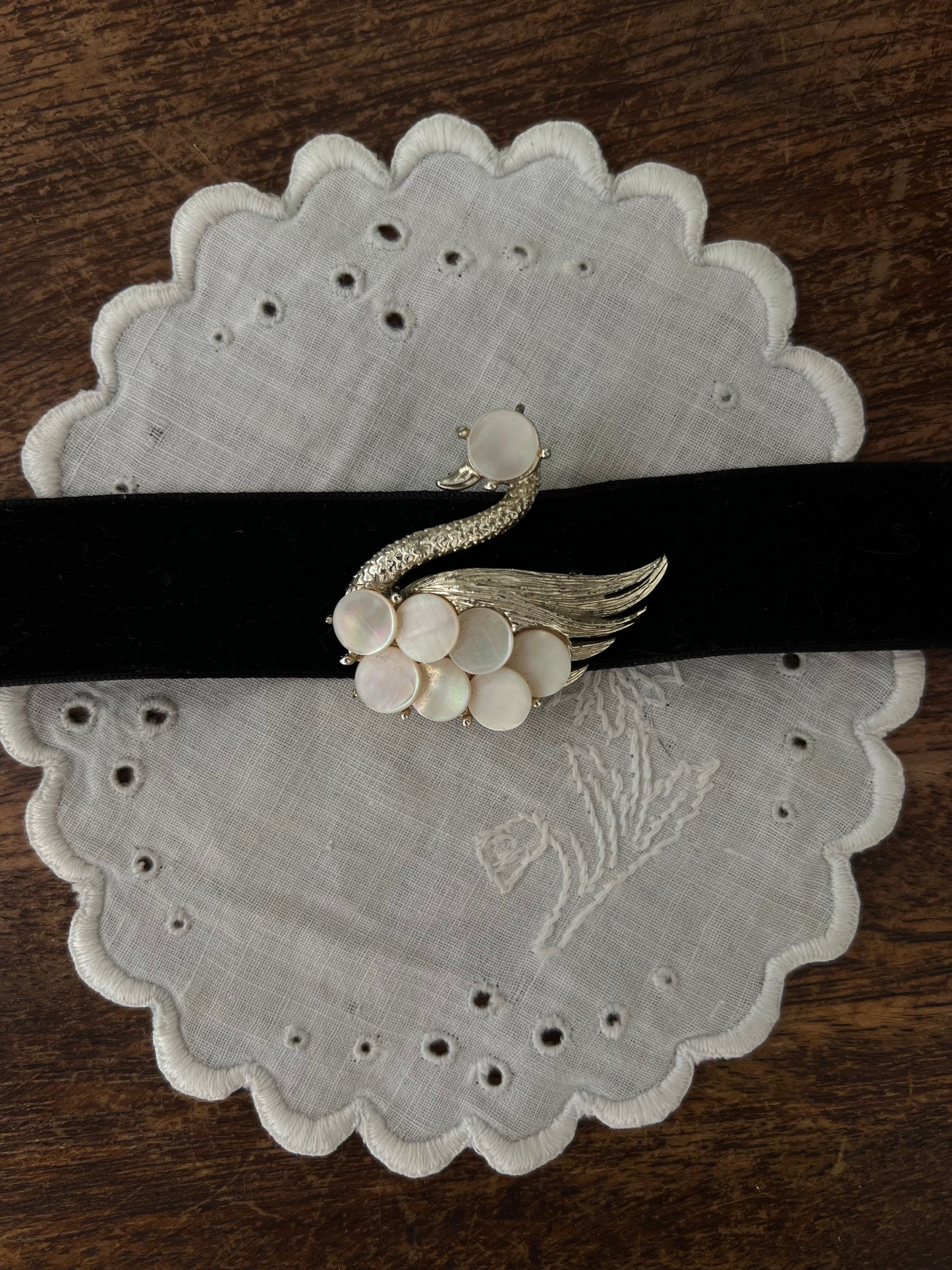 Mother of pearl Swan choker