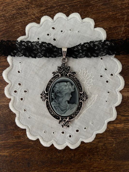 Romantic Cameo necklace