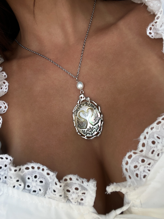 Swan romance necklace