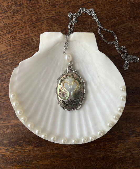 Swan romance necklace