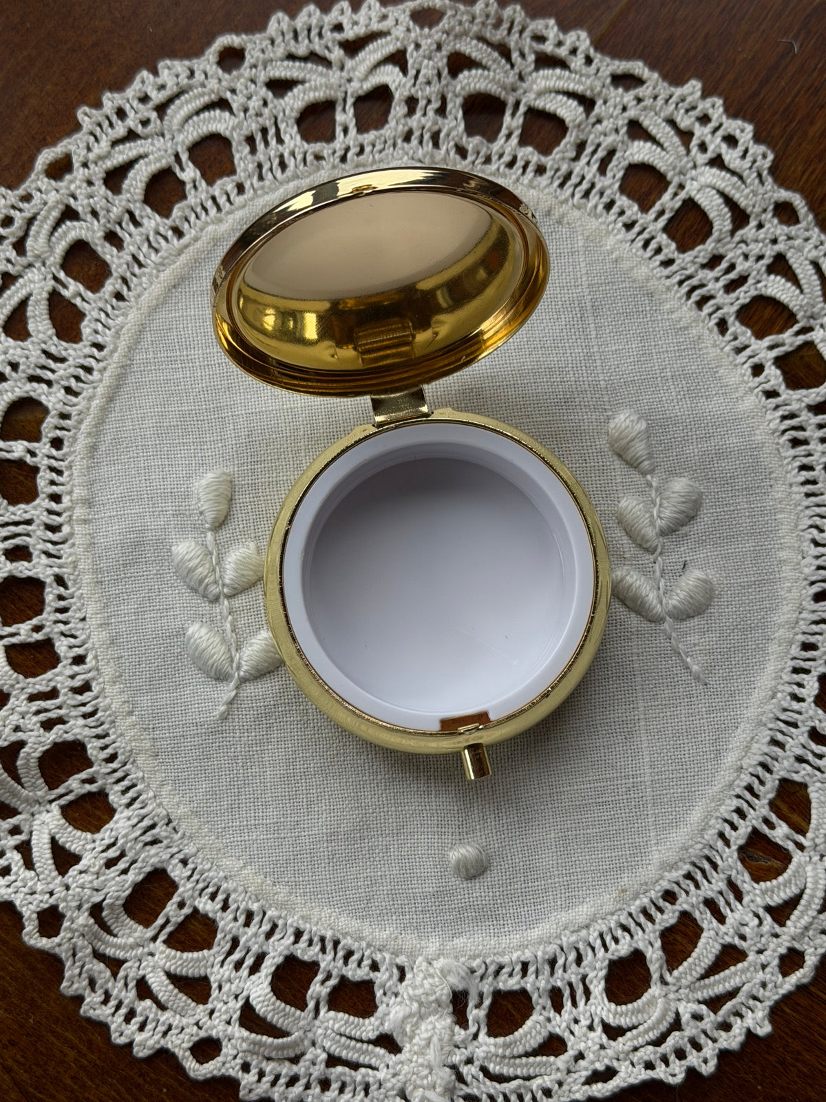 Romantic Swan pill box