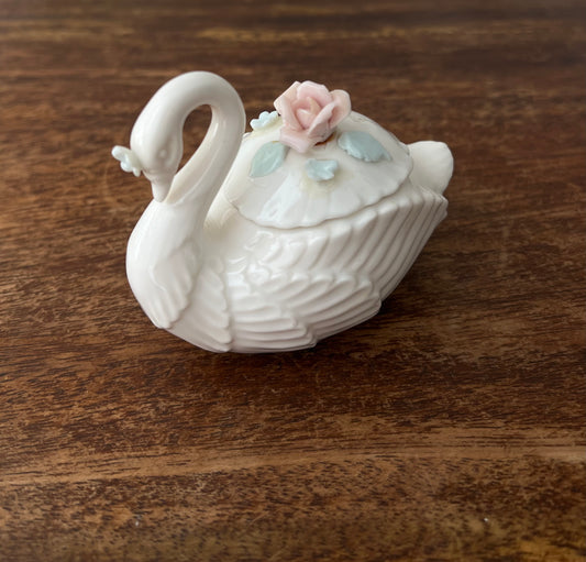 Vintage Swan Candle