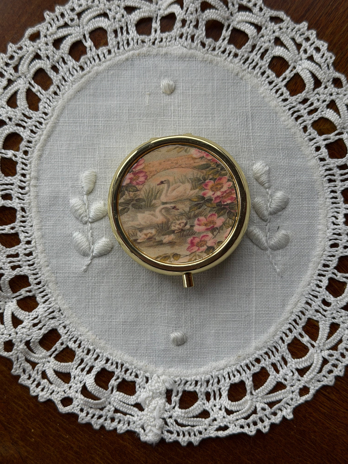 Romantic Swan pill box