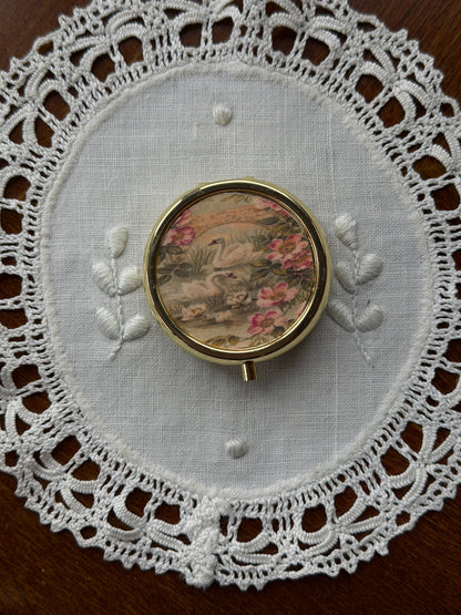 Romantic Swan pill box
