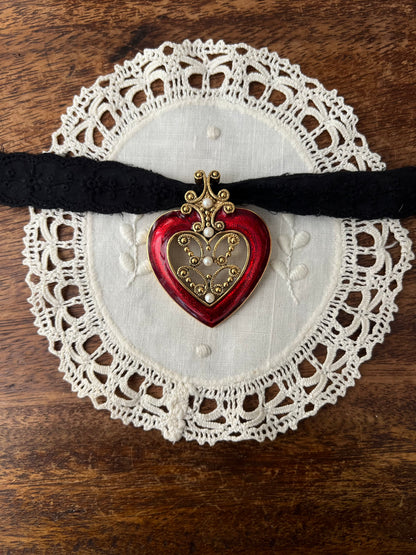 Amour Sacré Noir necklace