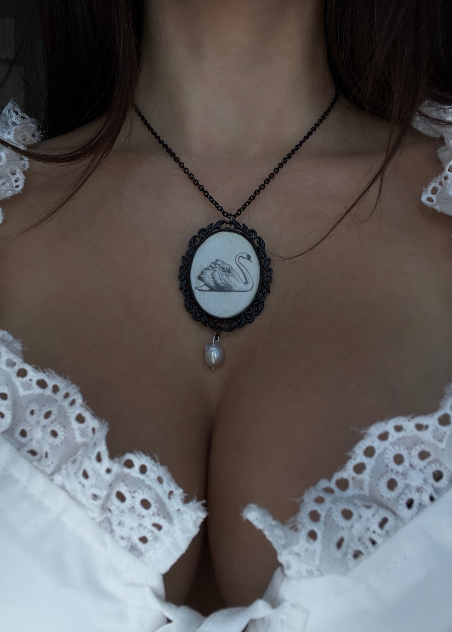 Swan baroque necklace