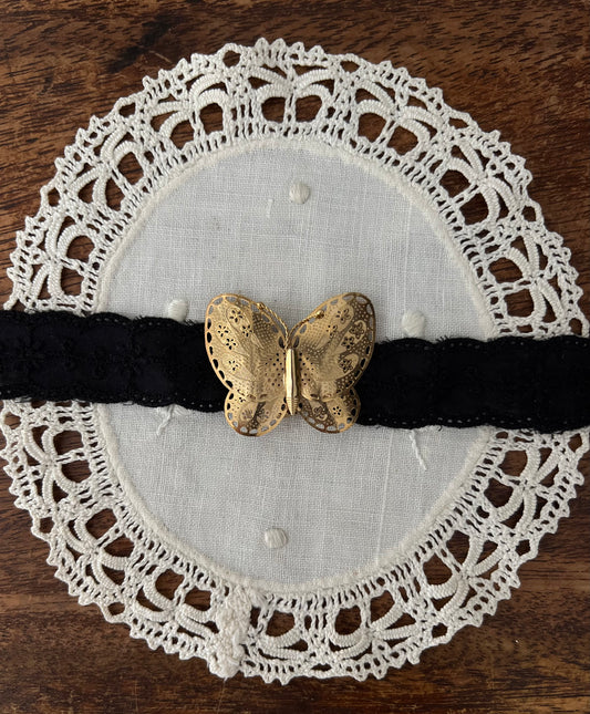 Noir Papillon choker