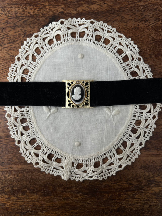 La Signora choker necklace