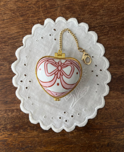 « True friends » locket heart